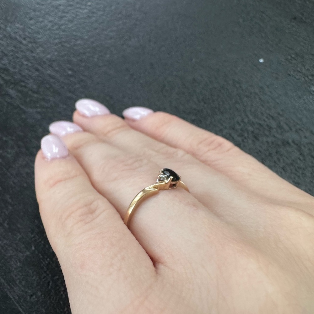 10k gold ring with sapphire and pave diamonds - Picture 3 of 7